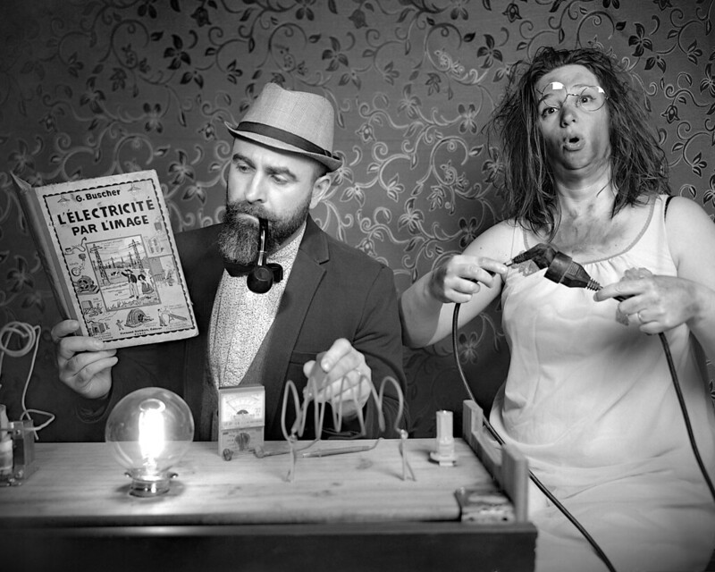 Duo en scène façon expérience électrique vintage