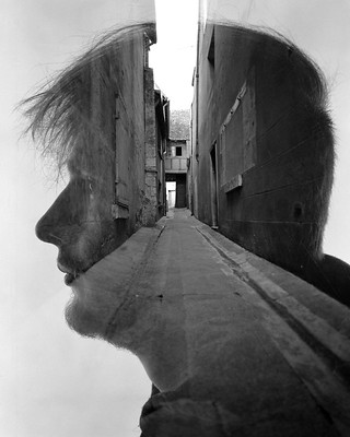 Double exposition profil et ruelle